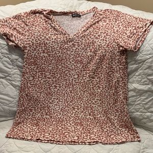 Cheetah V-neck pink